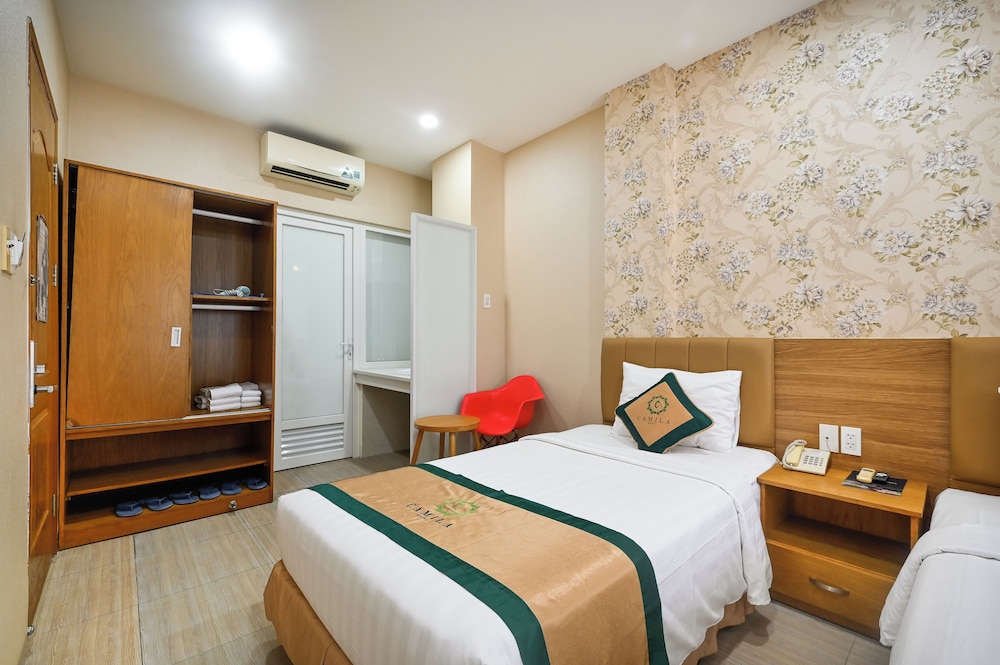 Camila Hotel 24/50