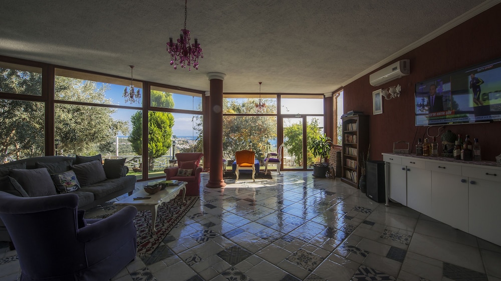 Aeneas Hotel 26/50