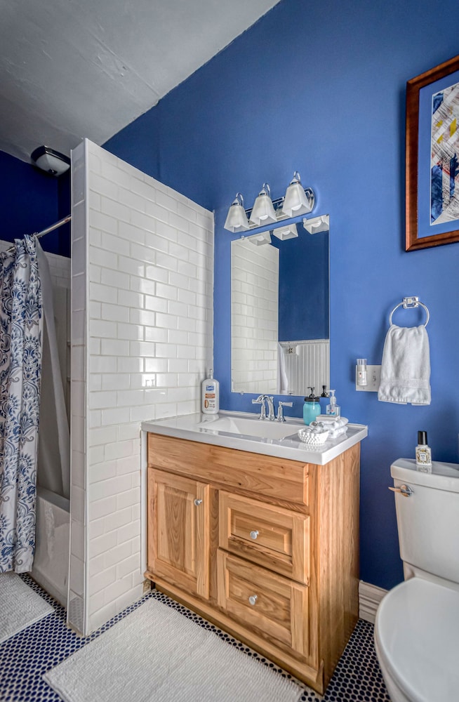 Hatch House Bed & Breakfast 37/38