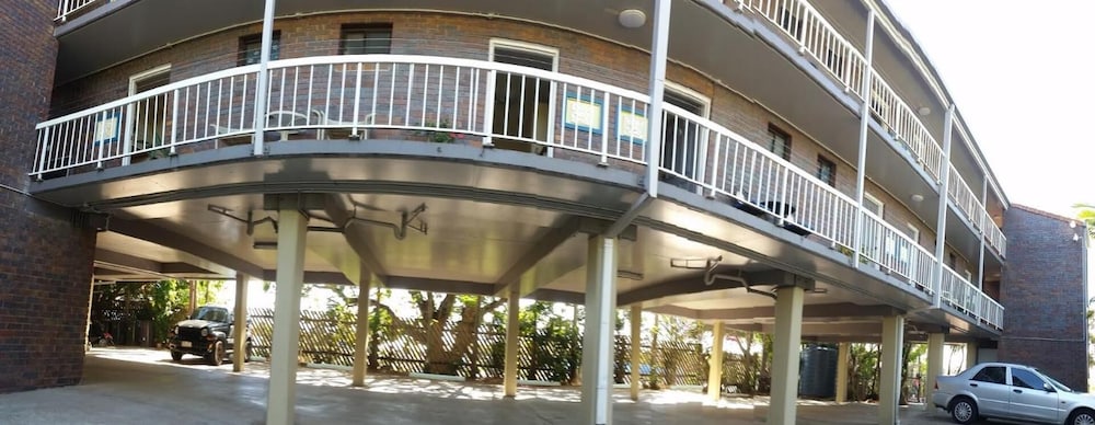 Holland Park Motel 1/33