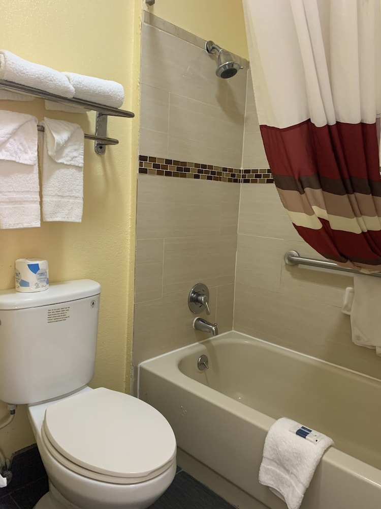 Americas Best Value Inn Forest 10/24