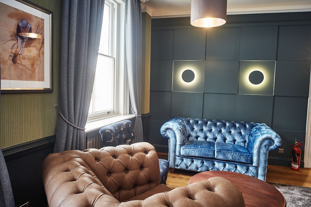Chequers Hotel 45/58