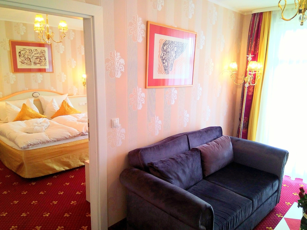 Alexa Hotel 34/50