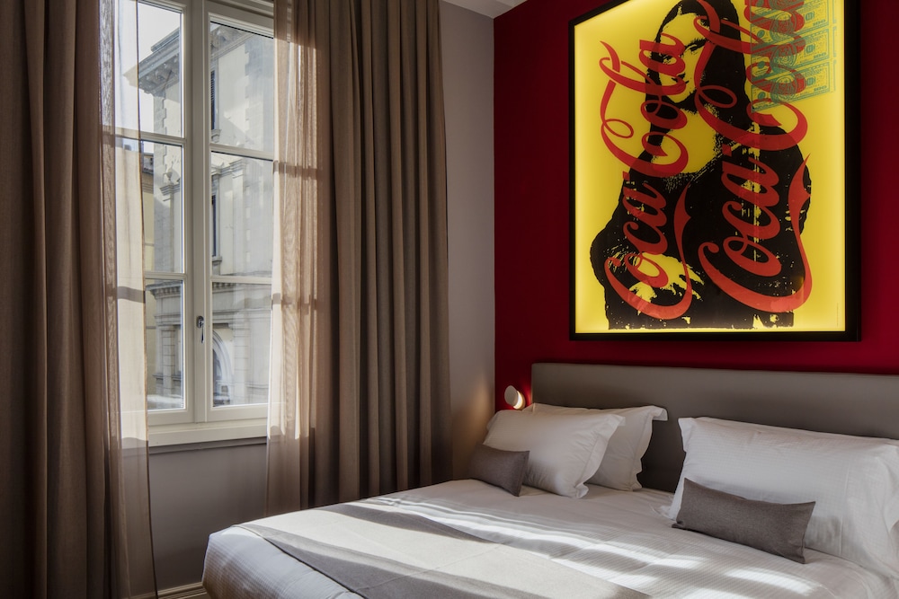 SUPERIOR, DOUBLE OR TWIN BED