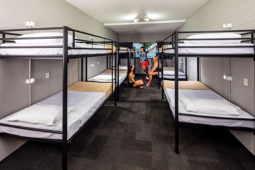 Gilligan S Backpackers Hotel Resort Cairns 55/65