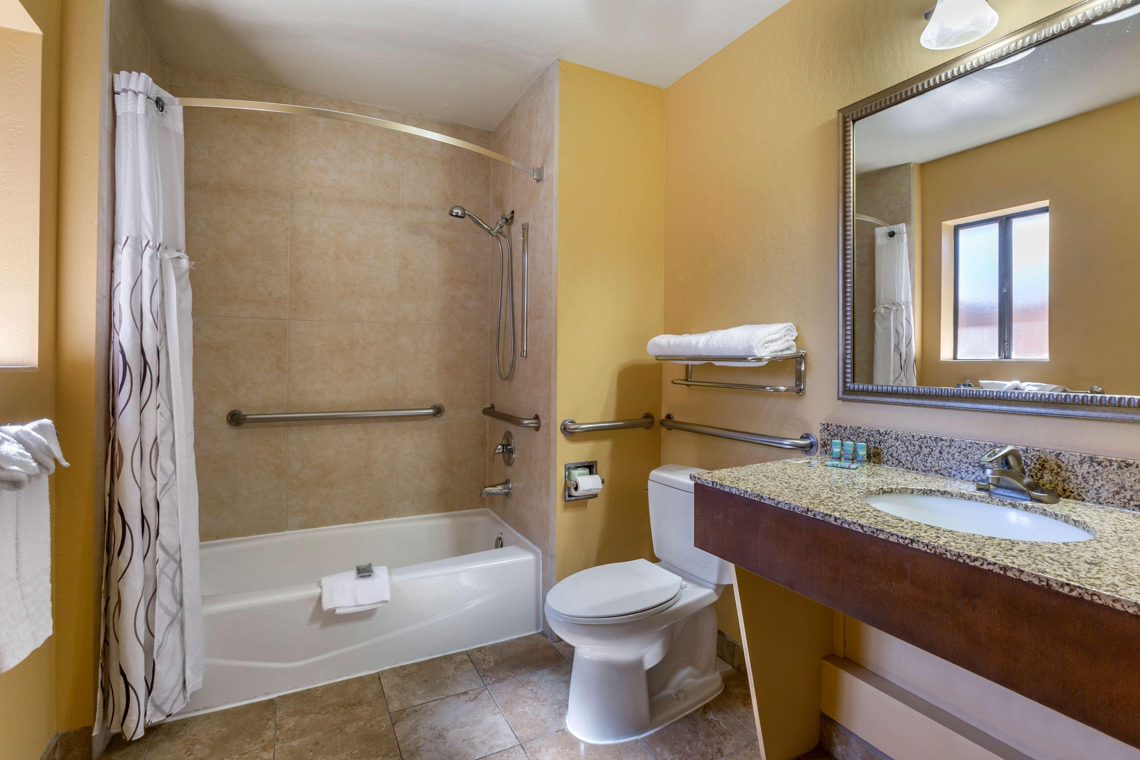 جناح بسرير كينج بحمام خاص لذوي الإعاقة، Best Western Cottonwood Inn 5/6