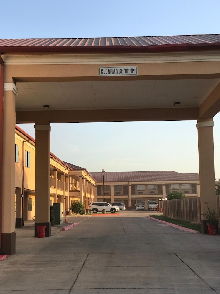 Texas Inn and Suites at La Joya 36/46