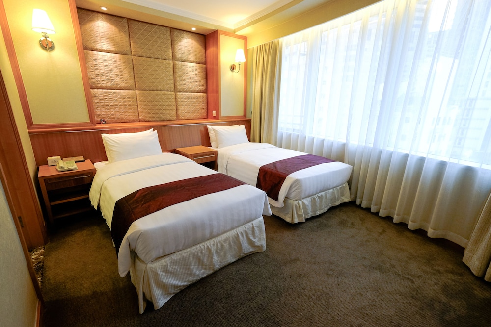 South Pacific Hotel 23/33
