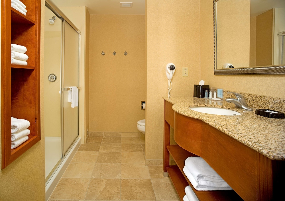 Hampton Inn and Suites Pittsburgh Meadow Lands 14/47