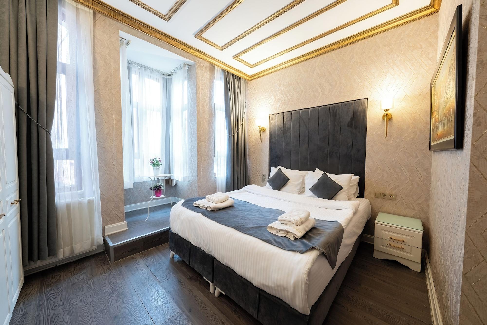 Deluxe, Double or Twin Bed