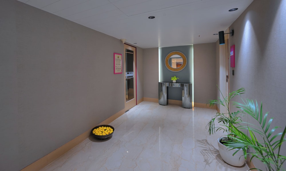 Grand Mercure Agra 42/50