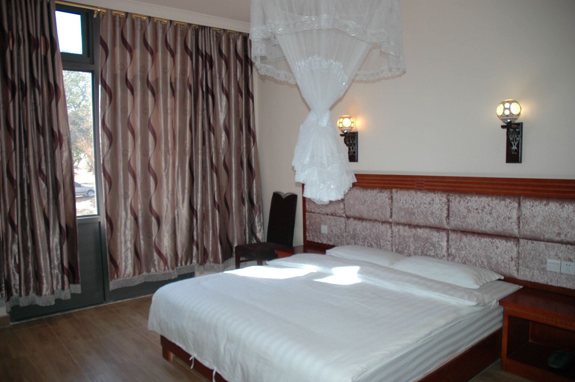 ROOM, DOUBLE BED