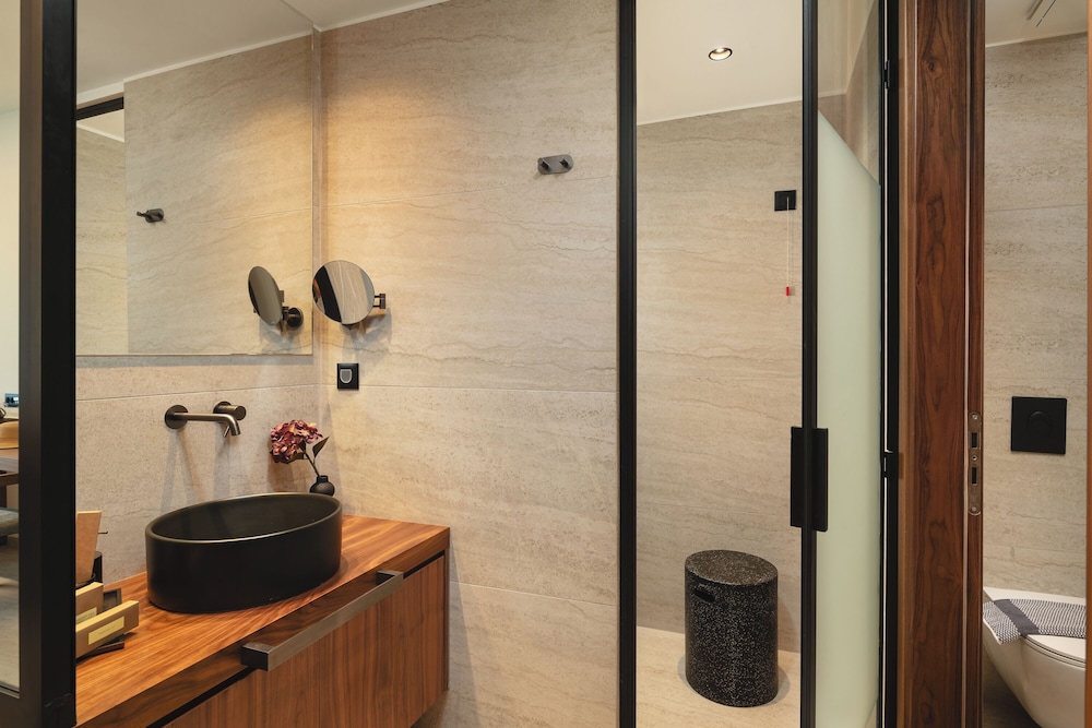 Elia Sea Suites 9/72