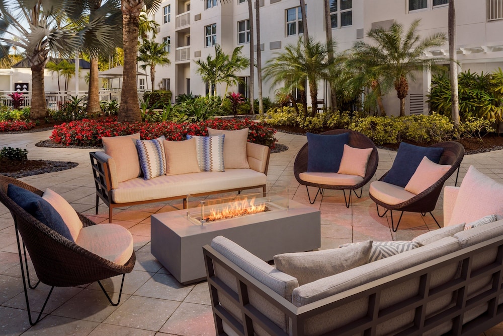 Courtyard By Marriott Miami Aventura Mall 24/50