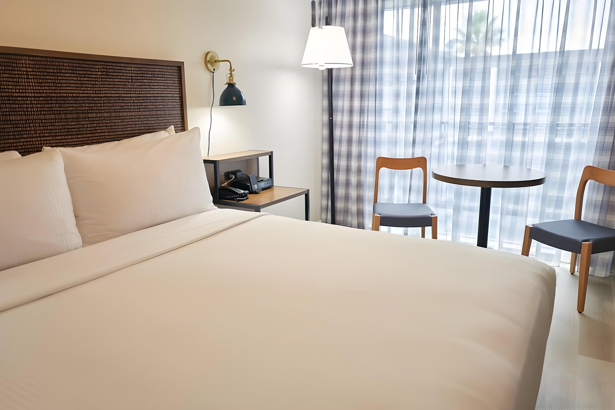 Comfort, Suite, Multiple Beds, Pool Access, Accessible