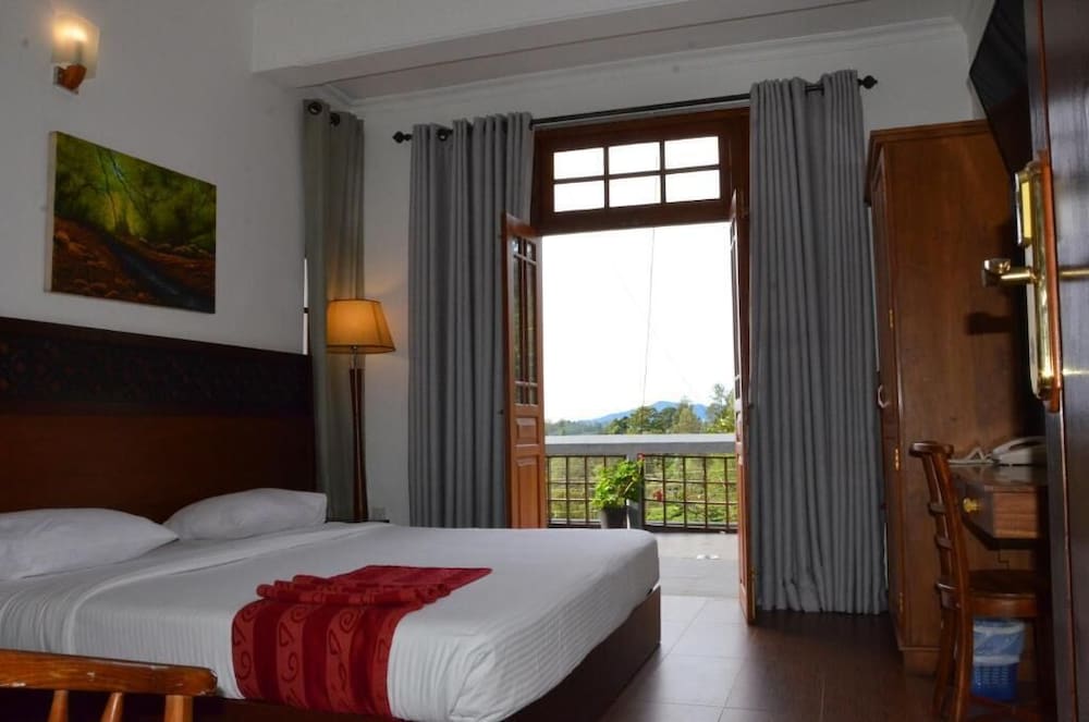 DELUXE, DOUBLE BED, MOUNTAIN VIEW