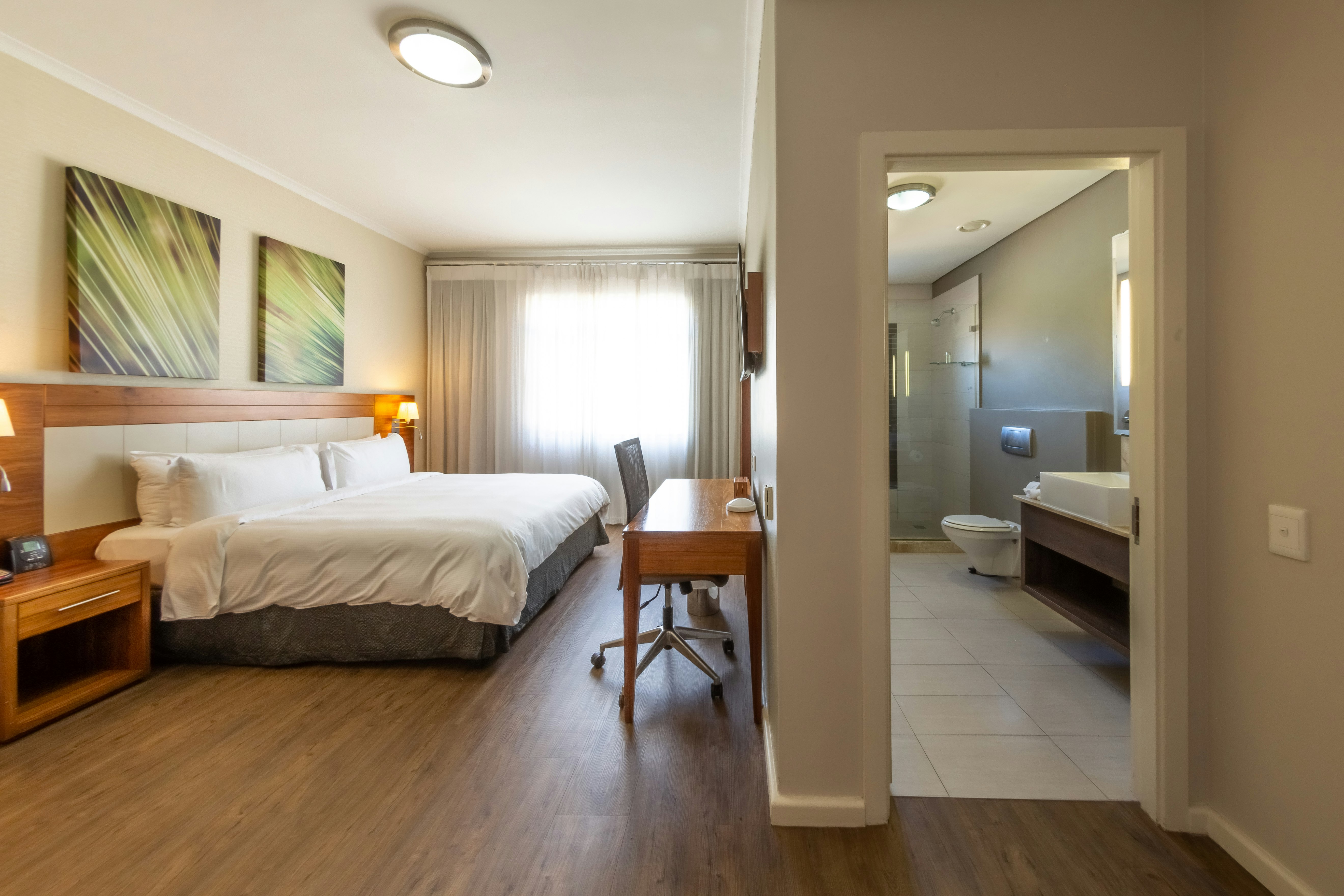 DELUXE, QUEEN BED