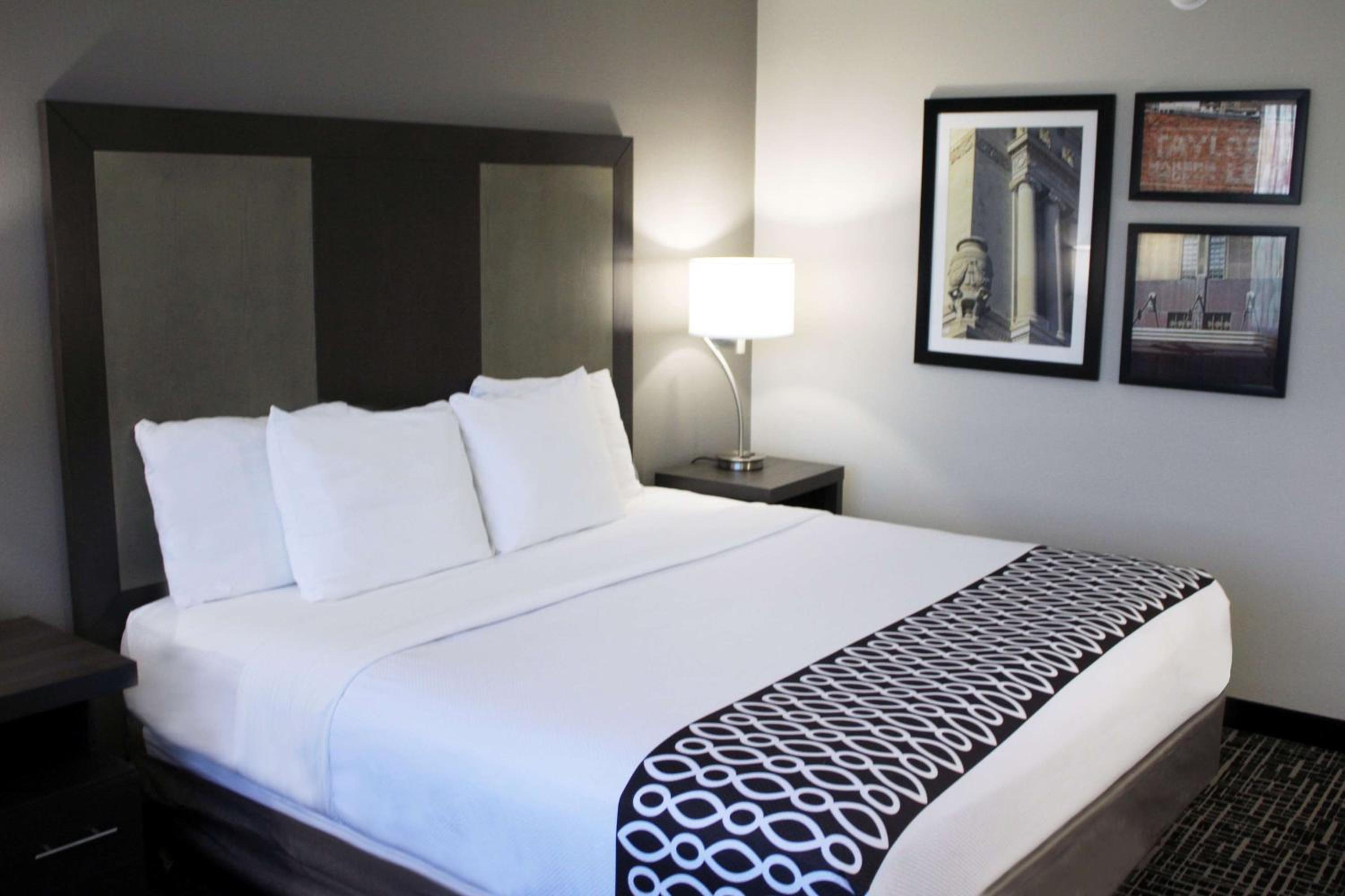 STUDIO, SUITE, KING BED, CITY VIEW