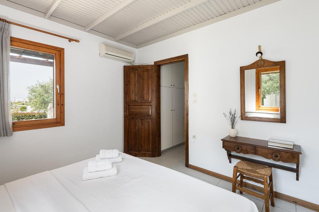 Junior, Residence, King and Twin Beds, Hill Side