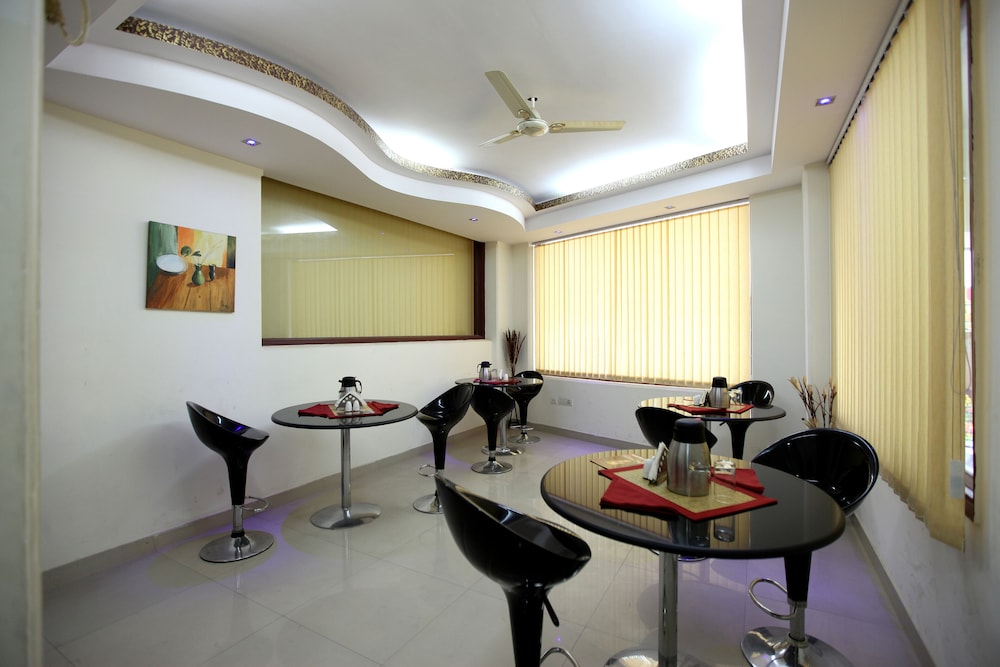 HOTEL AIRPORT INN 43/46