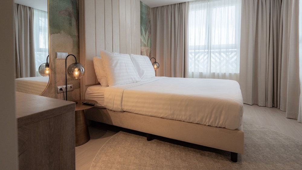 Harbor Hotel and Casino Curacao 24/65