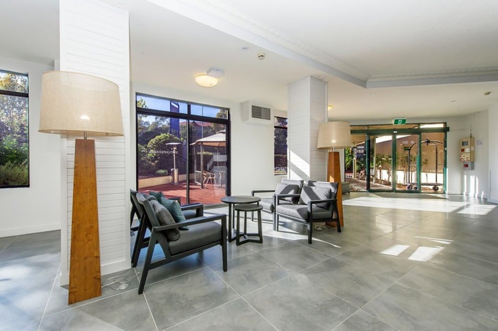 Alpha Hotel Canberra 25/41