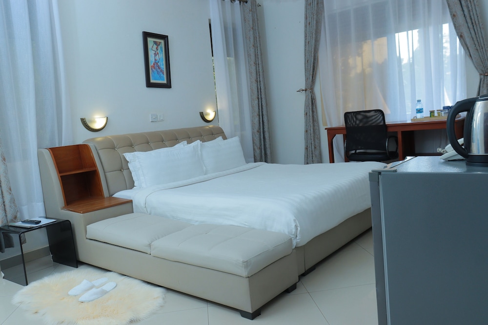 EXECUTIVE, SUITE