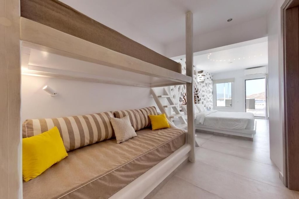 GRAND, SUITE, SEA VIEW, JETTED TUB