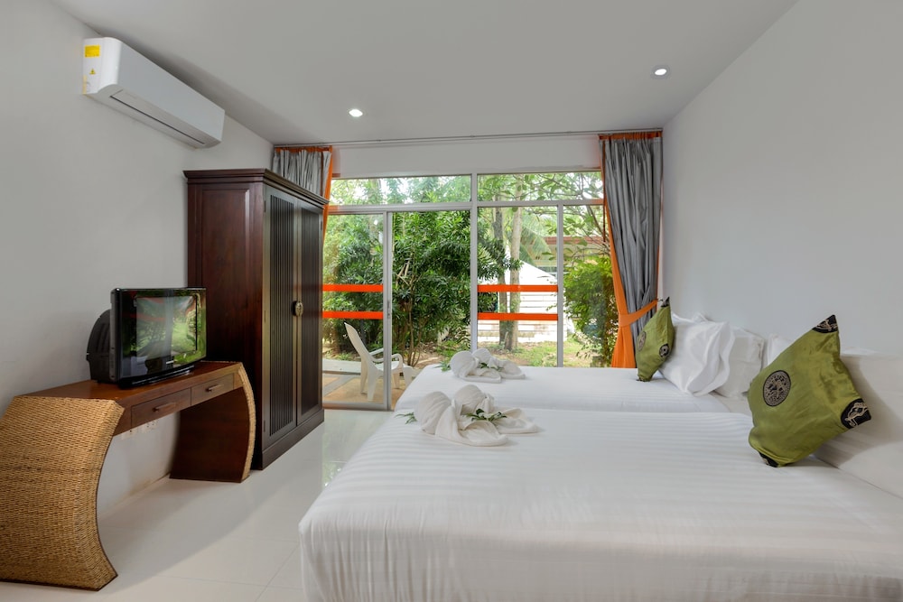 Phuket Sea Resort 13/50