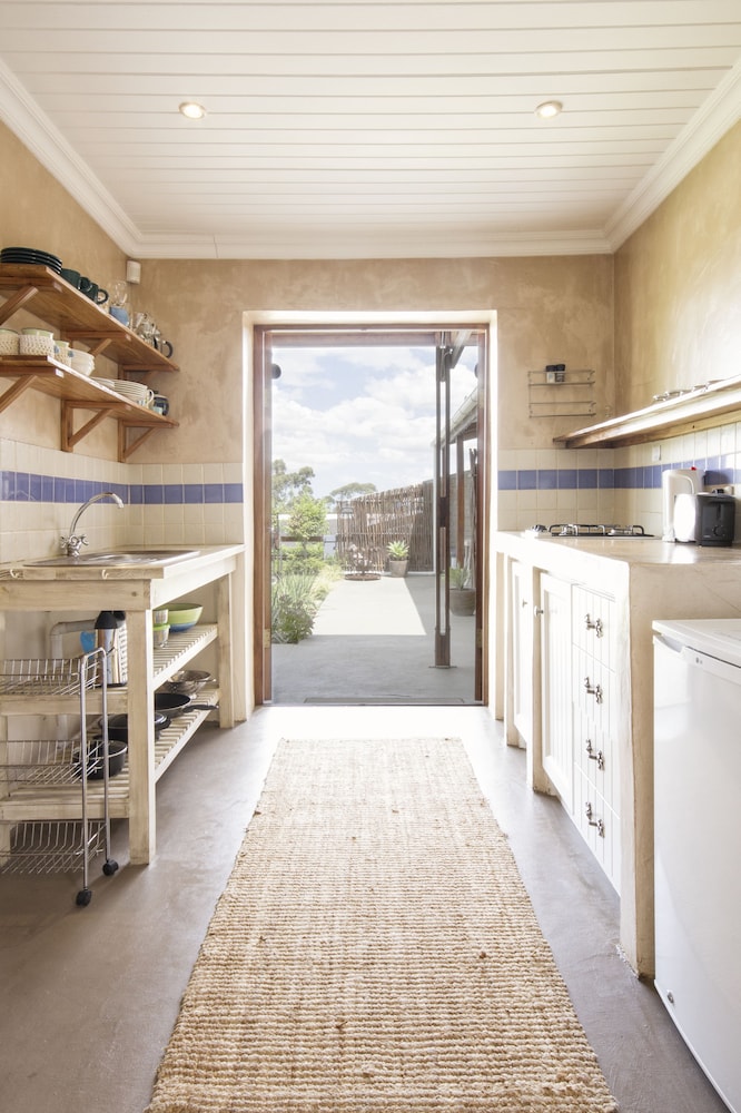 A Hilltop Country Retreat 9/50
