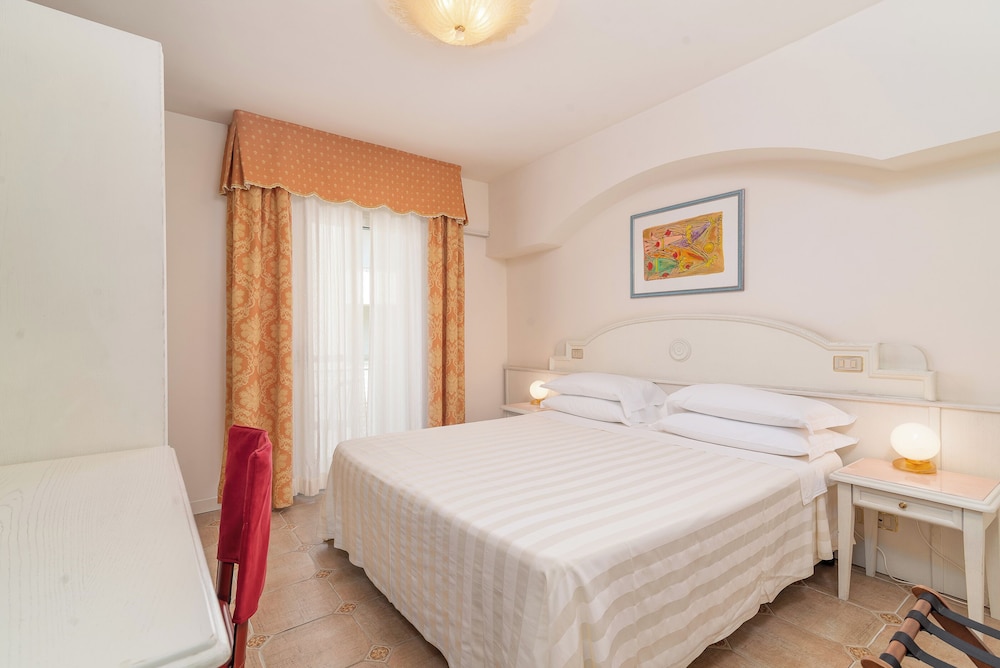 CLASSIC, DOUBLE OR TWIN BED