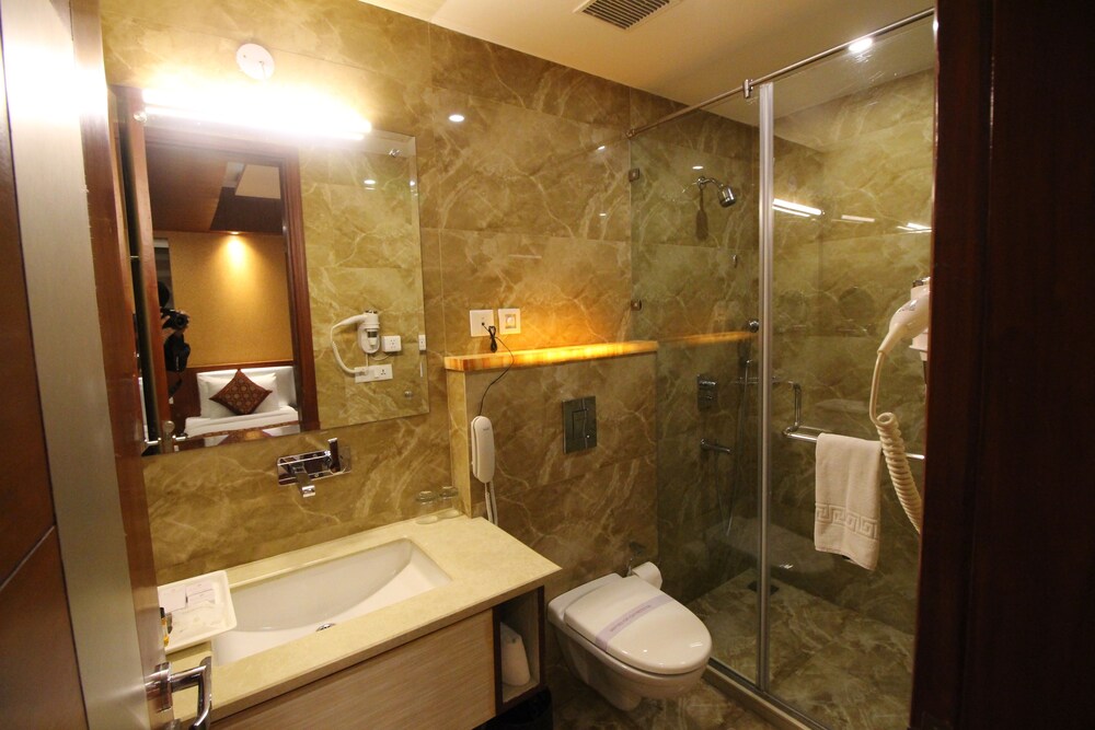 Hotel Golden Grand 48/51