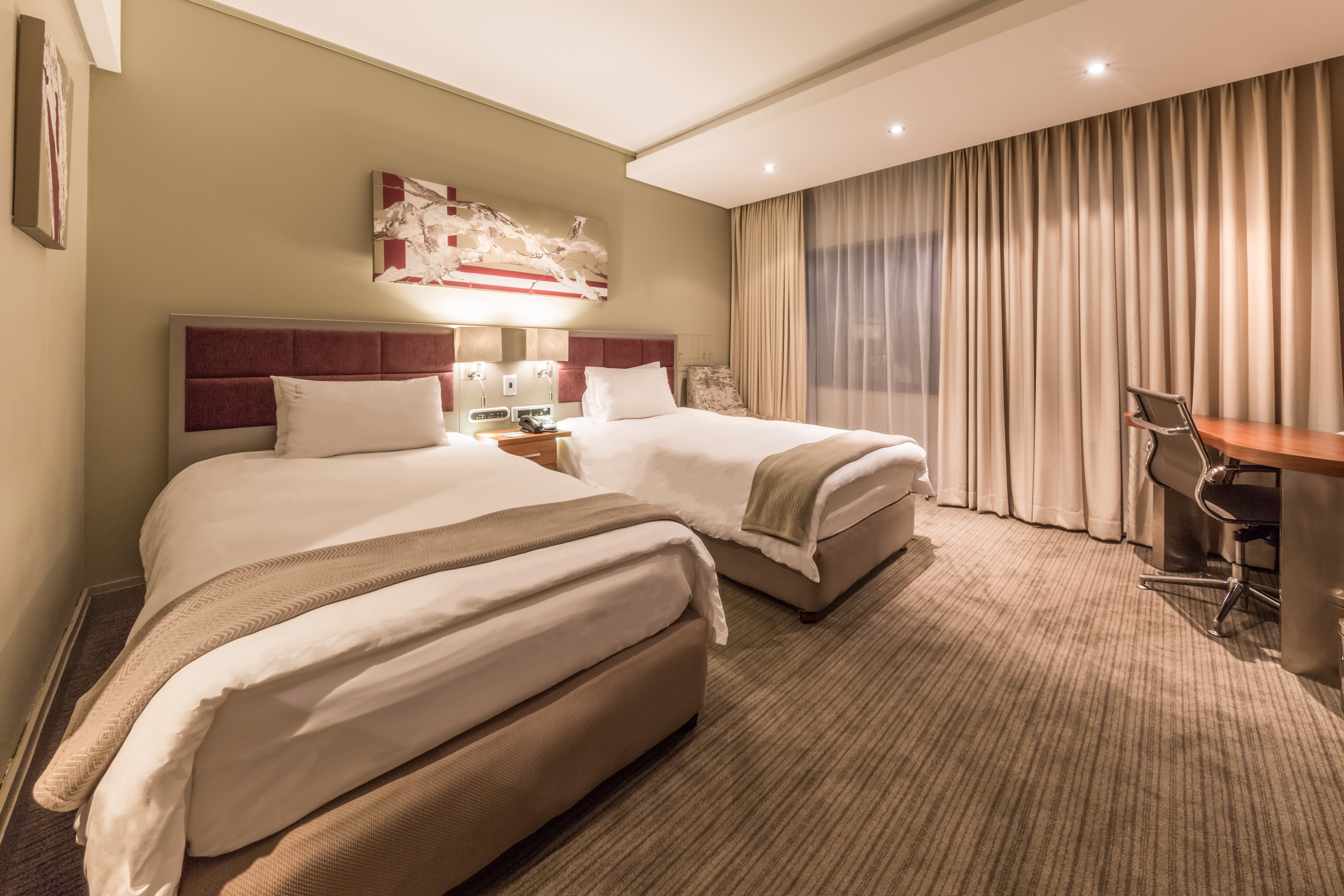Holiday Inn Johannesburg Rosebank 24/72