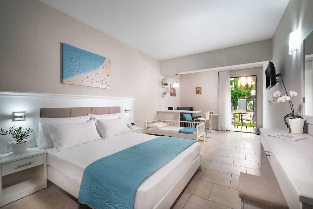 Porfi Beach Hotel 14/36