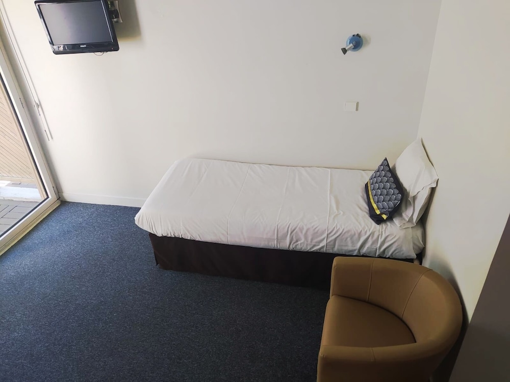 Hotel Ile Du Saussay 23/69