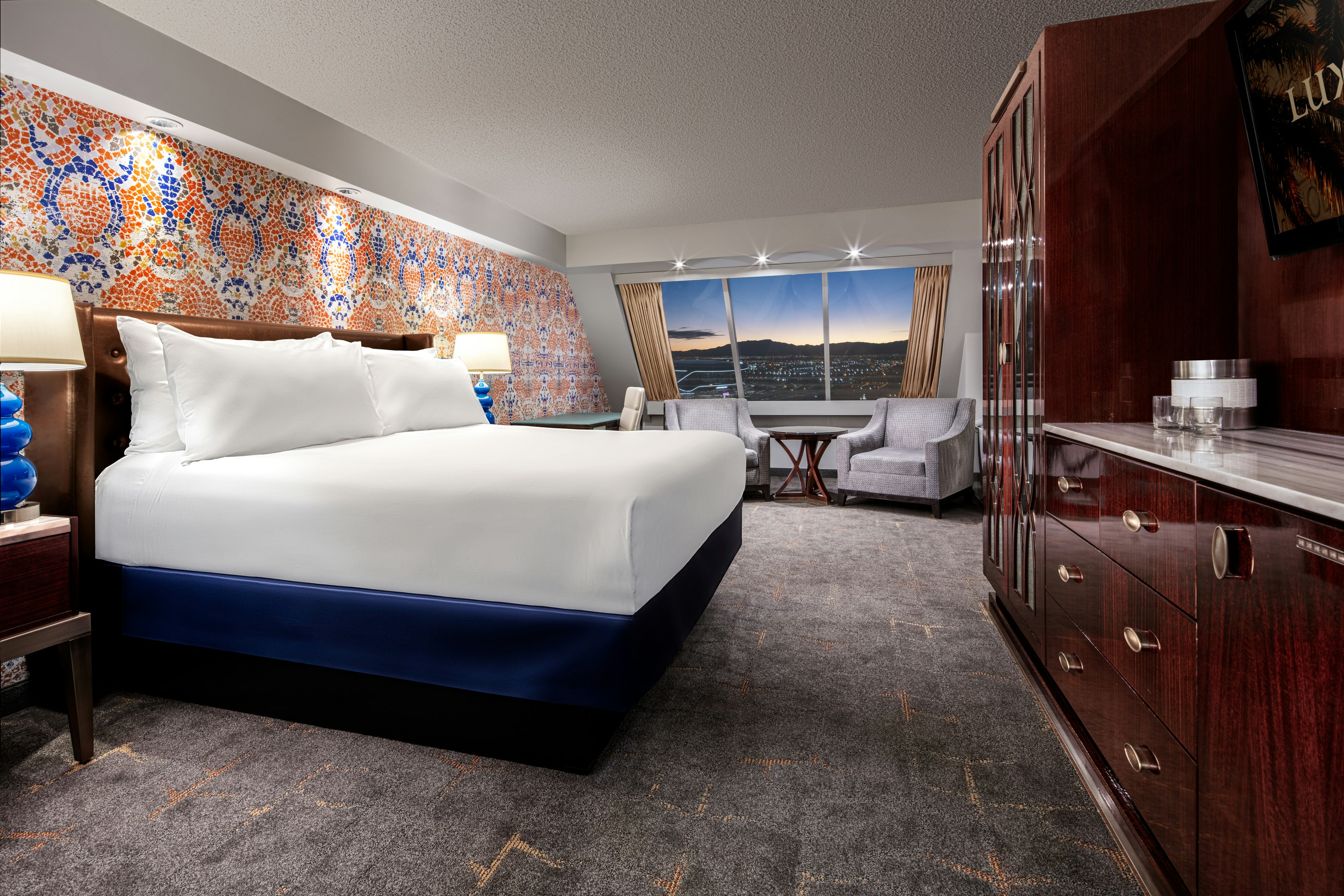PYRAMID, PREMIER, KING BED
