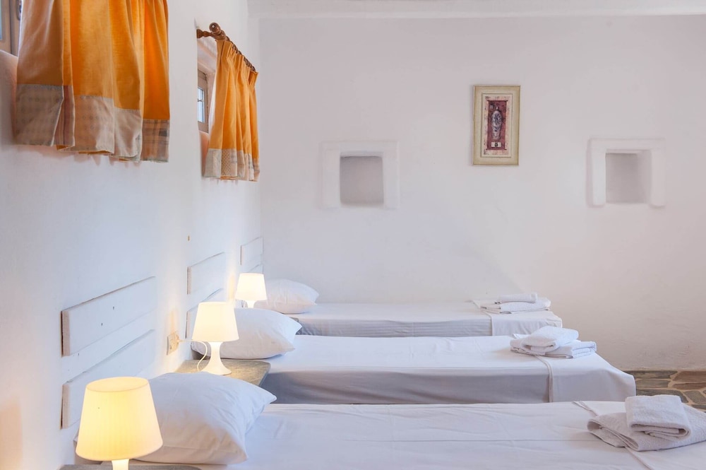 Family, 1 Double and 3 Single Beds, Lateral Side Sea View