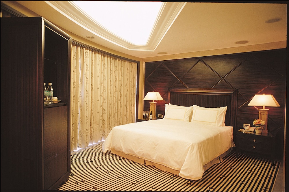 Lake Hotel Taipei 8/50