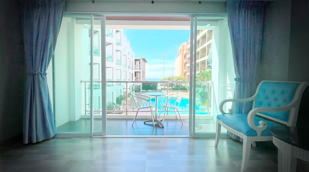 Dragon Beach Resort 32/55