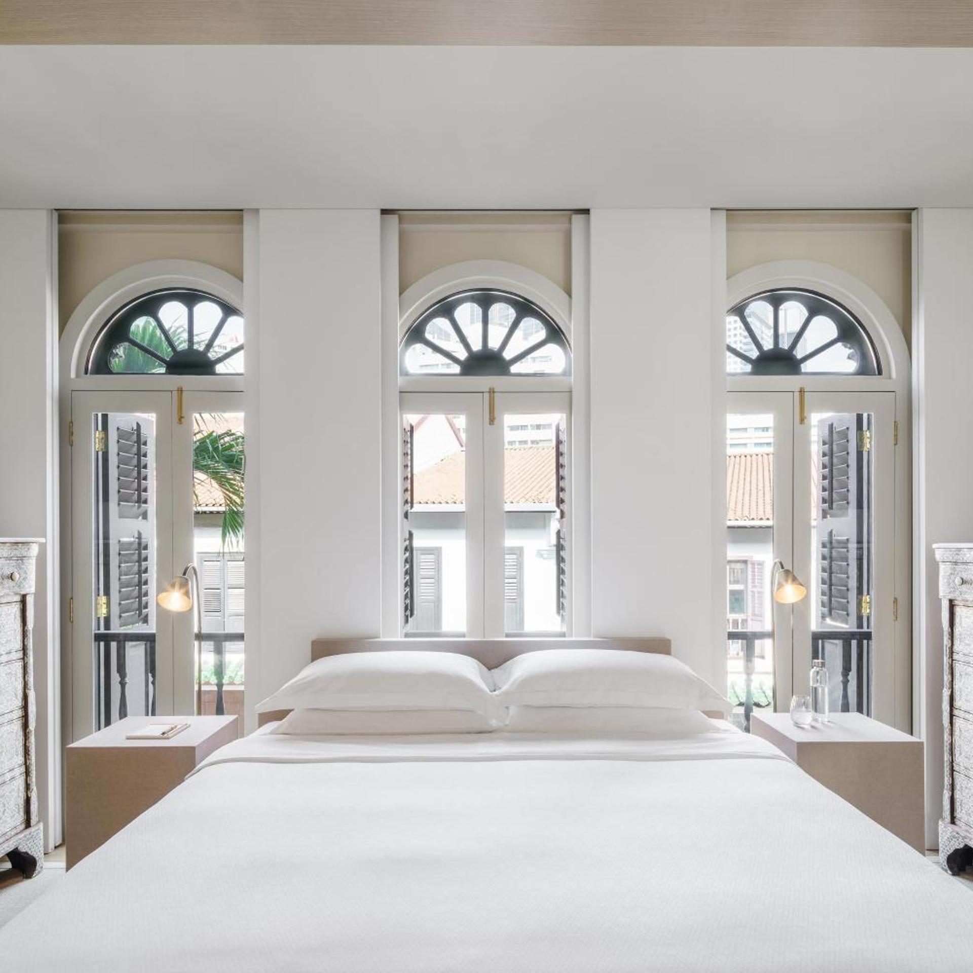 Pearl, Club, Suite, King Bed, City View, Club Lounge Access