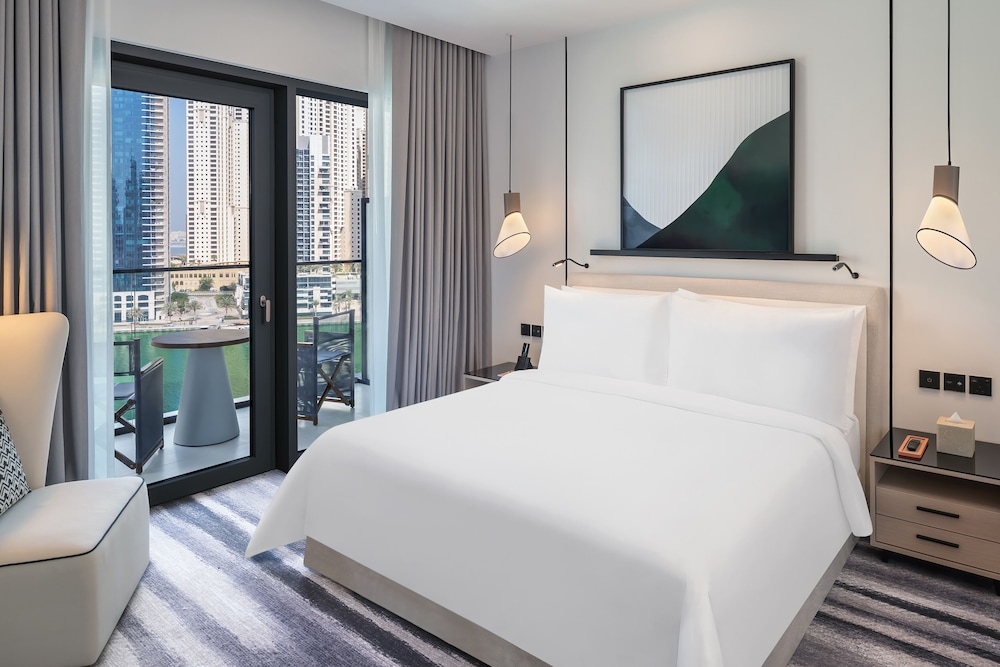 DELUXE, SUITE, MARINA VIEW