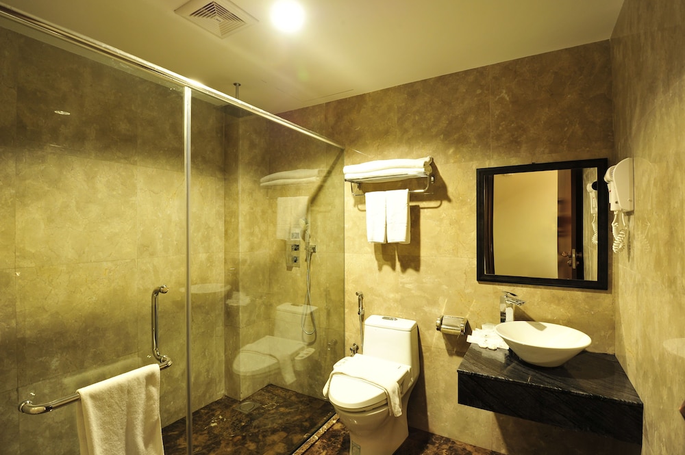 HALLMARK CROWN HOTEL 55/59