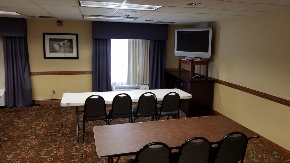 Country Inn and Suites By Radisson Columbus GA 32/34