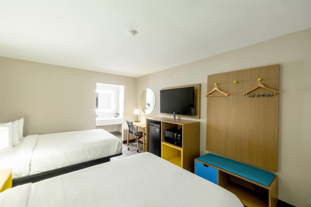 Days Inn & Suites by Wyndham Bossier City 11/50