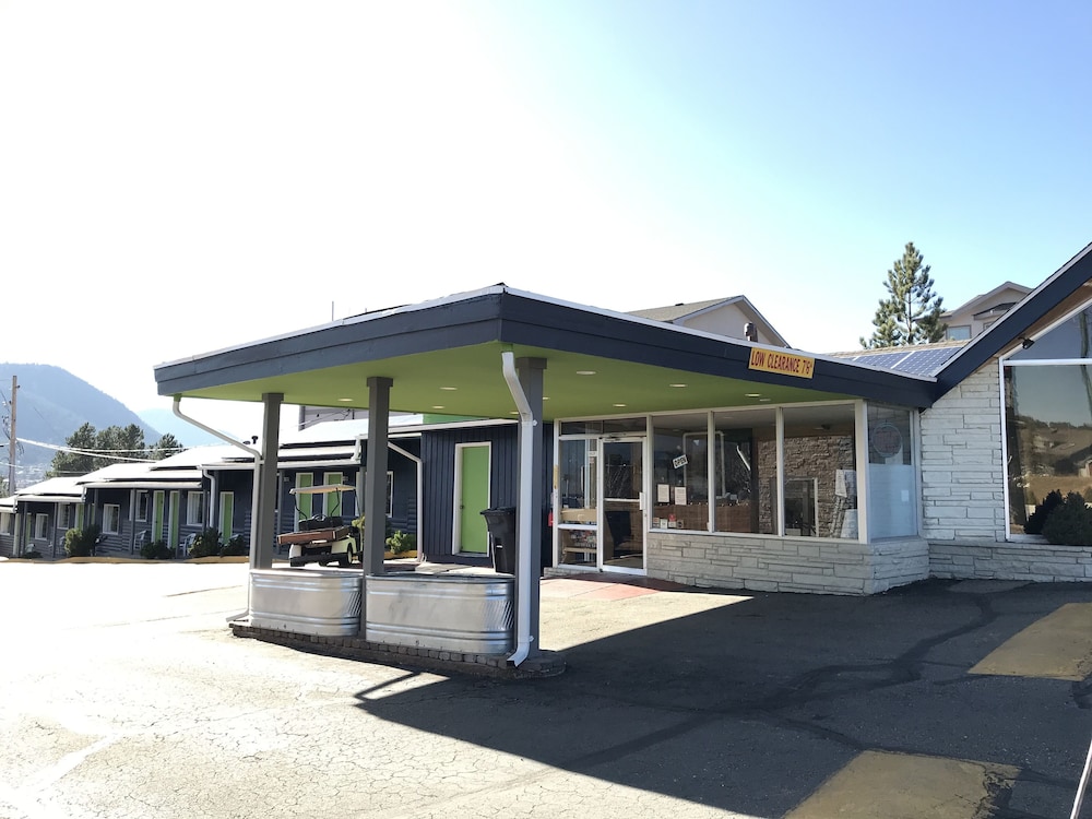 Coyote Mountain Lodge 2/50