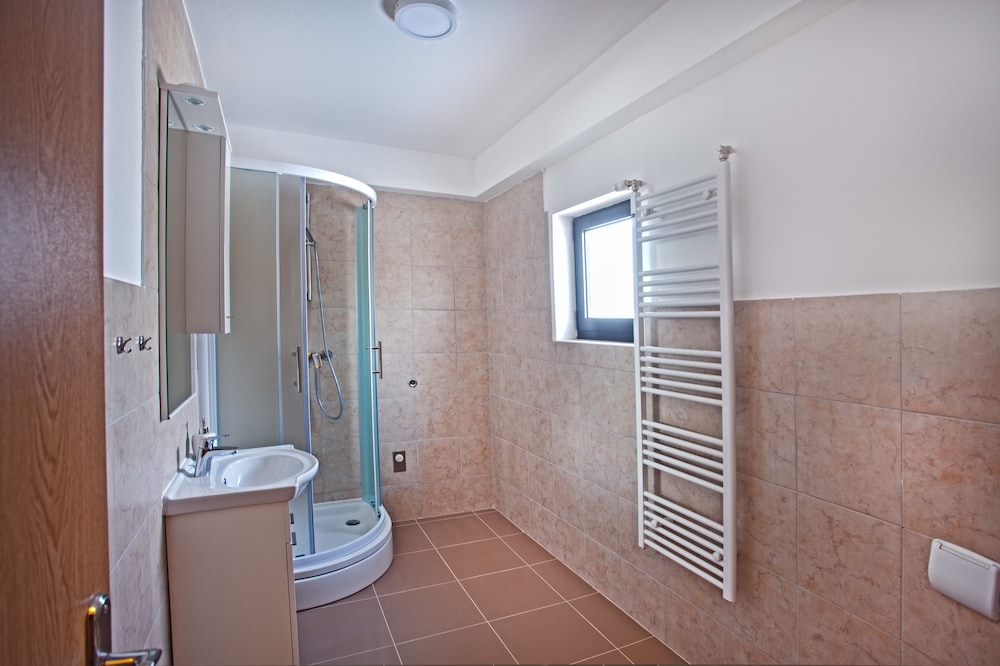 London Rooms Zagreb Airport 45/48
