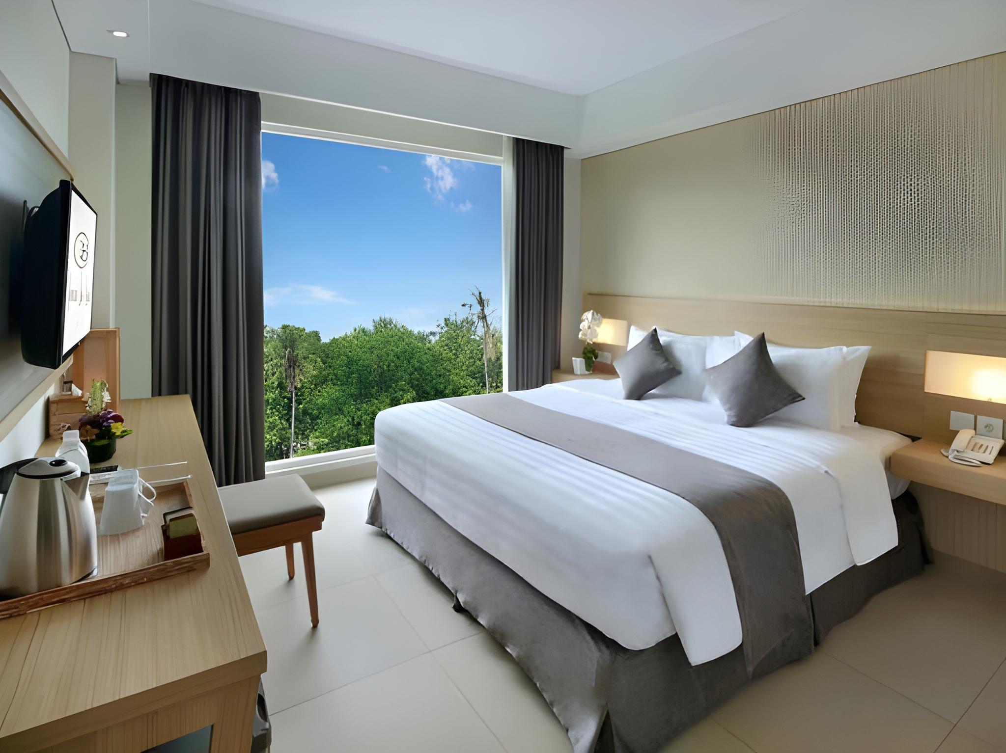 Queen and Twin Beds, No Balcony