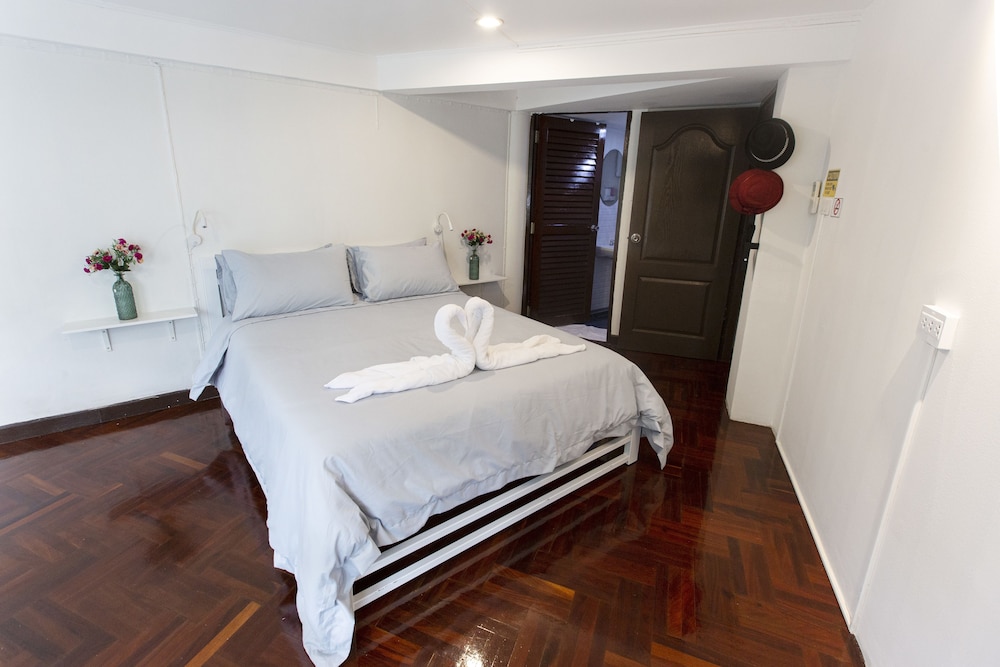 Hostel 16 18/72