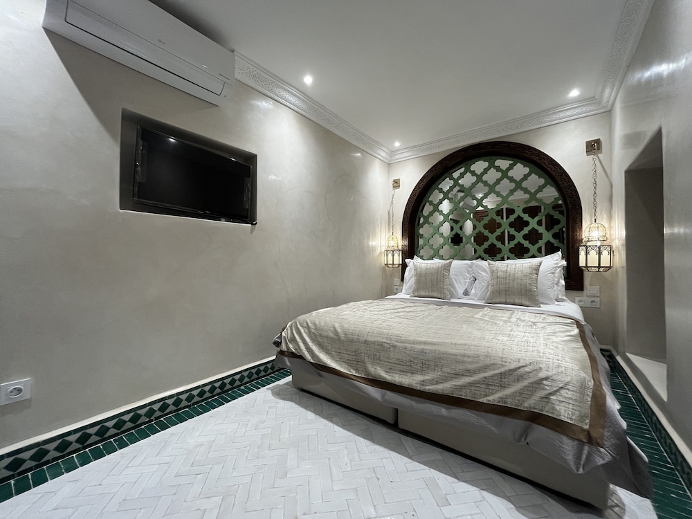 Riad L Etoile D Orient 31/75