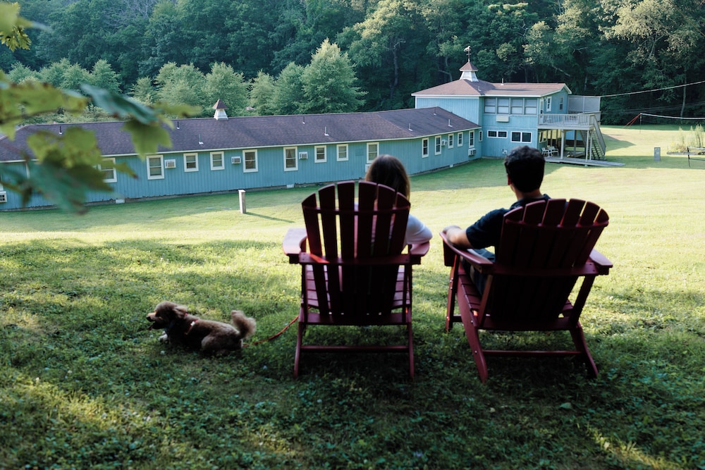 The Briarcliff Motel 54/58